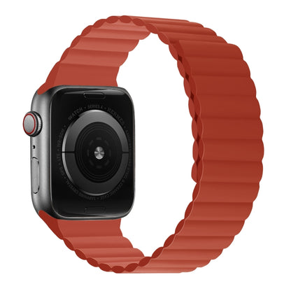 Bracelet de montre à sangle courte intégrée magnétique en silicone pour la série Apple Watch, 7 41mm / 6&SE&5&4 40mm / 3&2&1 38mm, 7 45mm / 6&SE&5&4 44mm / 3&2&1 42mm