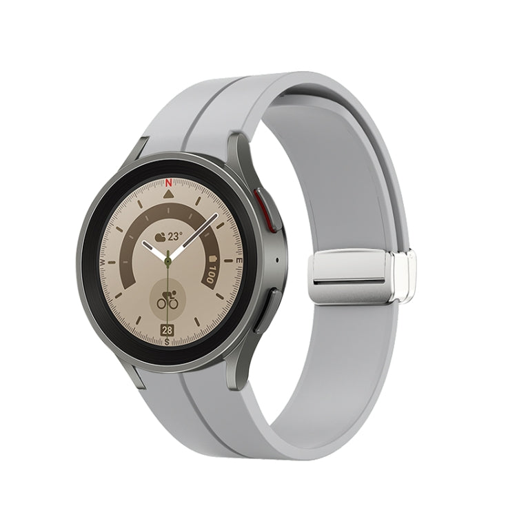 Bracelet de montre en silicone à boucle argentée pliante, For Samsung Galaxy Watch5 40&44mm / Pro 45mm