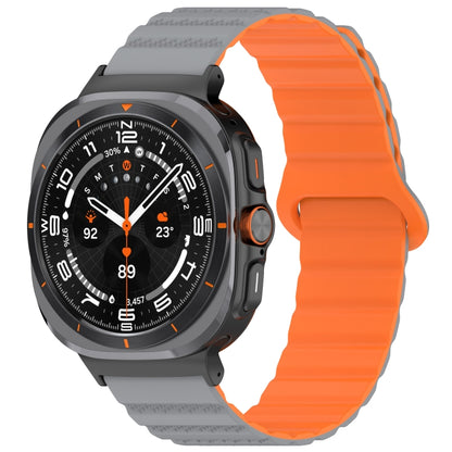 Bracelet de montre magnétique en silicone bicolore à motif pois pour Samsung Galaxy Watch Ultra 47 mm